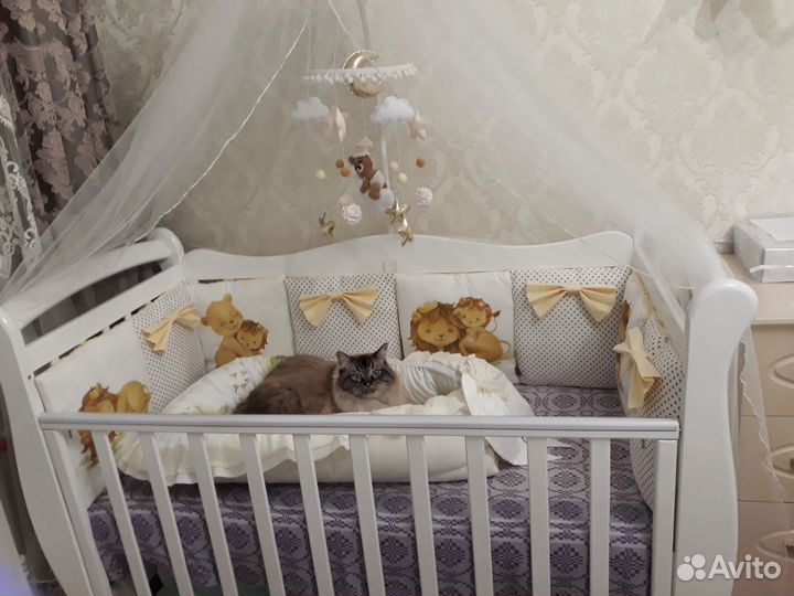 Комплект в кроватку (бортики, балдахин и др)