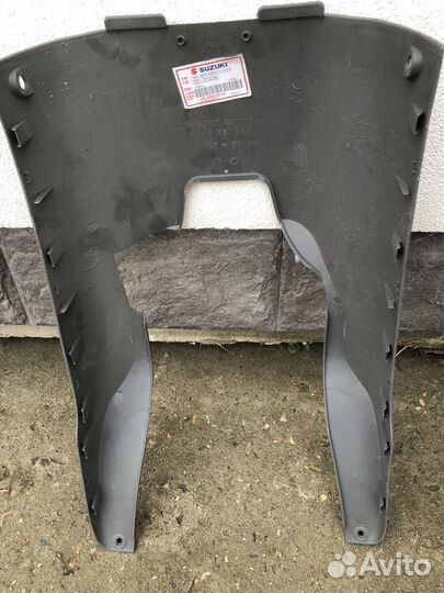 Обтекатель нижний для скутера Судзуки Летс 2
