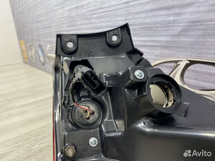 Фонарь задний Nissan qashqai J11 Лев