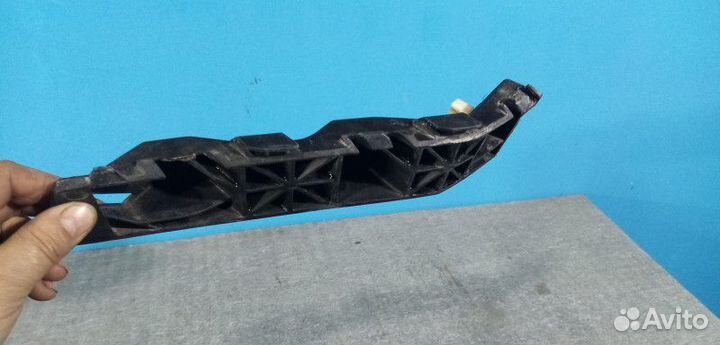 Кронштейн переднего бампера левый Kia Sportage 4