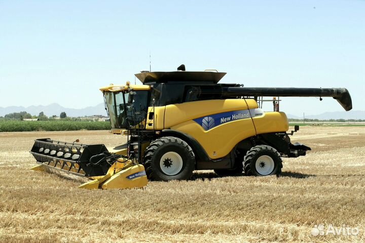 На разборке комбайны Нью Холанд New Holland