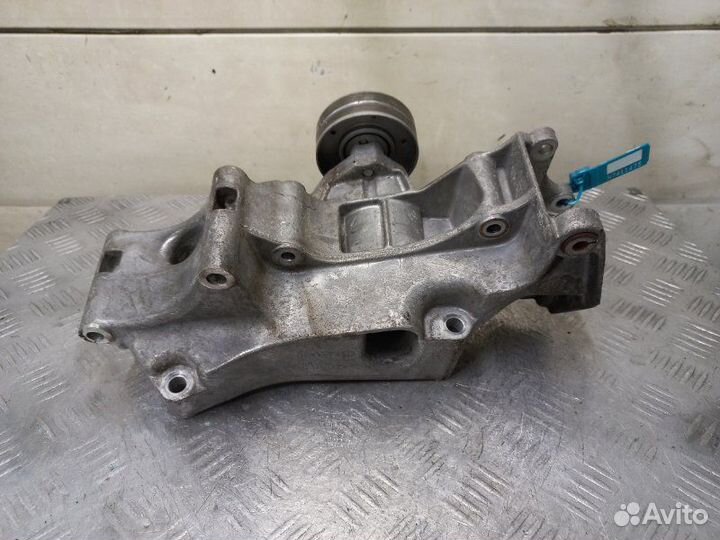 Кронштейн генератора Volkswagen Golf 4 1.6