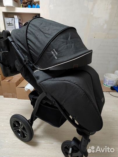 Коляска новая