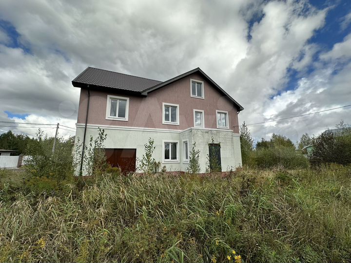 Дом 285 м² на участке 7,4 сот.