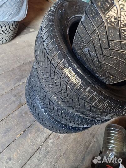 Pirelli Ice Zero 225/60 R17