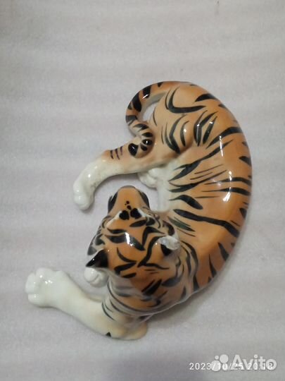 Тигр статуэтка большая