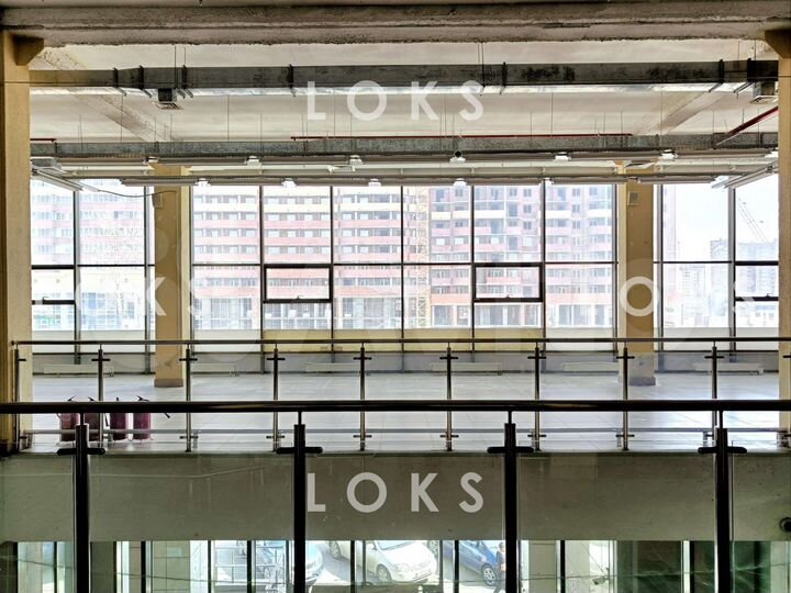 Универсальное 1560 м² напротив 