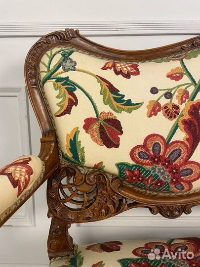 Антикварный диван-канапе