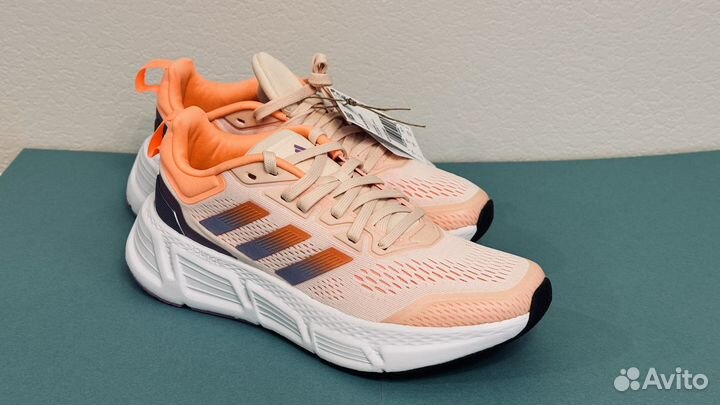 Кроссовки женские Adidas Questar