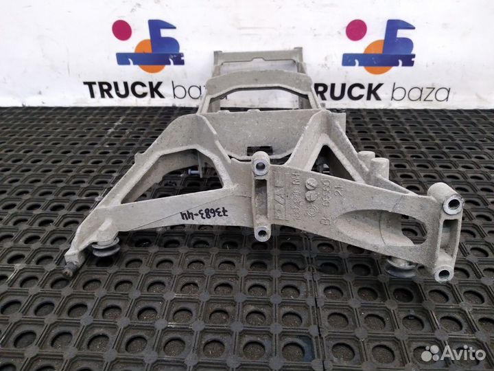 1862946 Кронштейн фары правый Daf XF105, Daf XF95