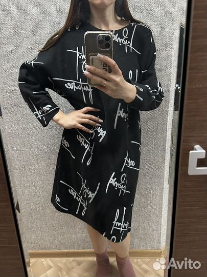 Платье с длинным рукавом