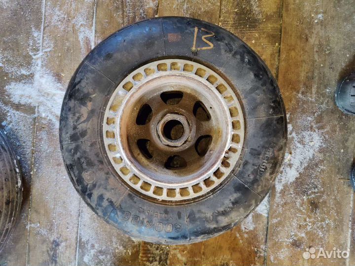 Колёса от самолёта