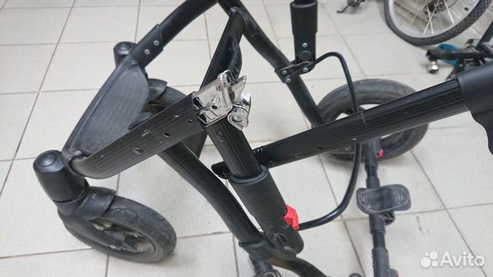 Механизм складывания рамы детской коляски, ремонт