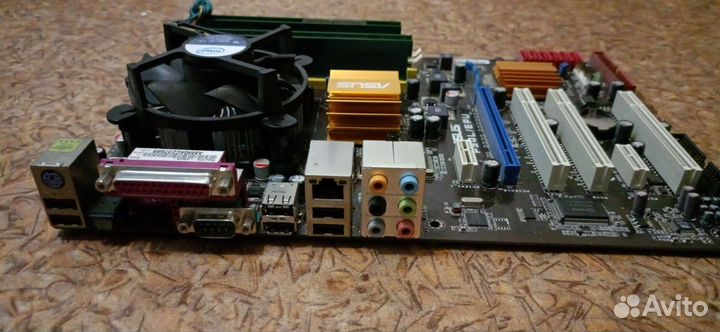 Материнская плата с процессором и памятью