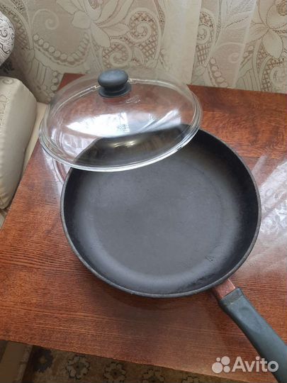 Сковорода 28 см с крышкой