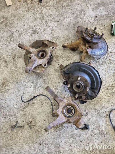 Передние кулаки всборе Мицубиси спейс стар каризма