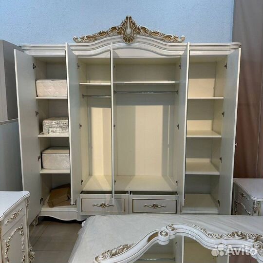 Спальный гарнитур новый