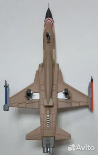 Модель самолета Northrop F-5E Tiger II 1:200