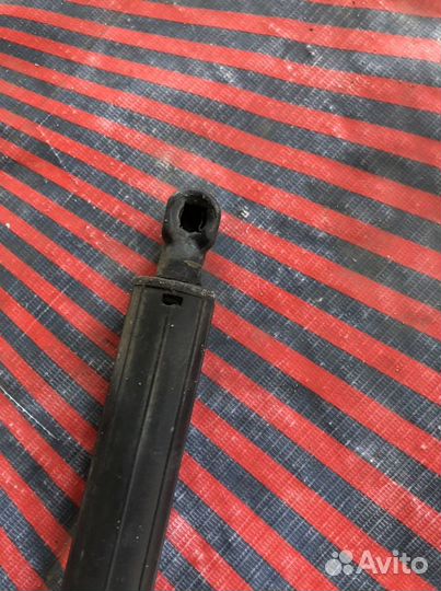 Амартизатор багажника Мерседес мл164