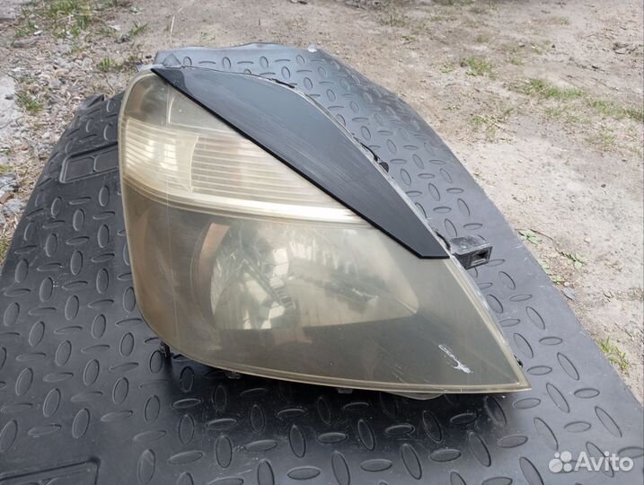 Фара передняя правая на Honda Stream RN1