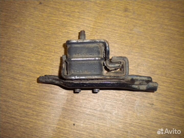 Подушка двигателя EJ20 Subaru Impreza GF2