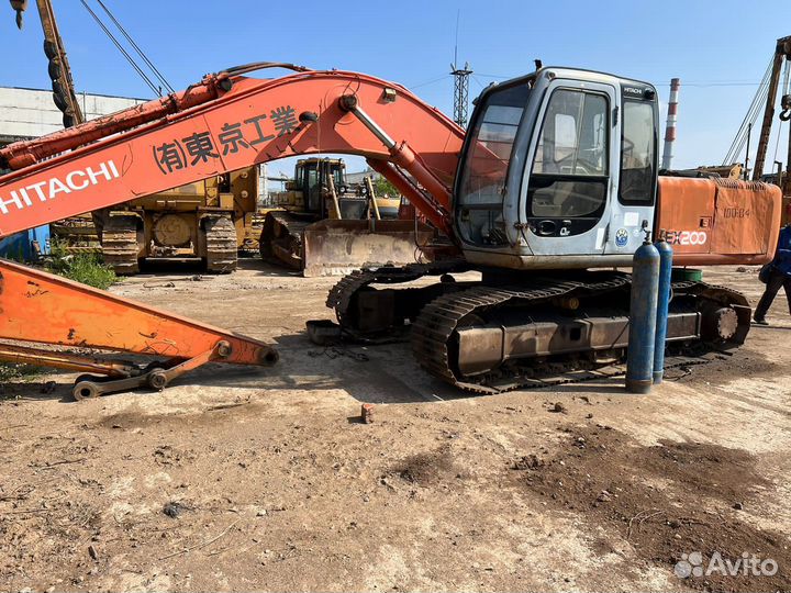 Гусеничный экскаватор Hitachi EX 200-5, 1998