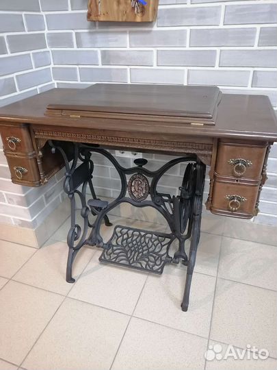 Швейная машинка zinger