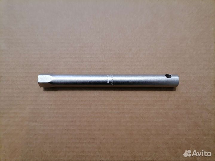 Ключ свечной 16