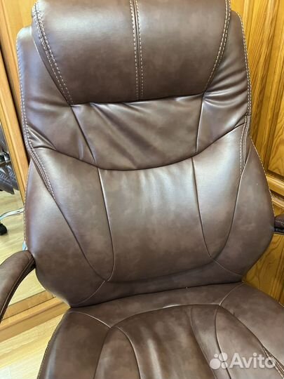 Компьютерное кресло кожаное б/у