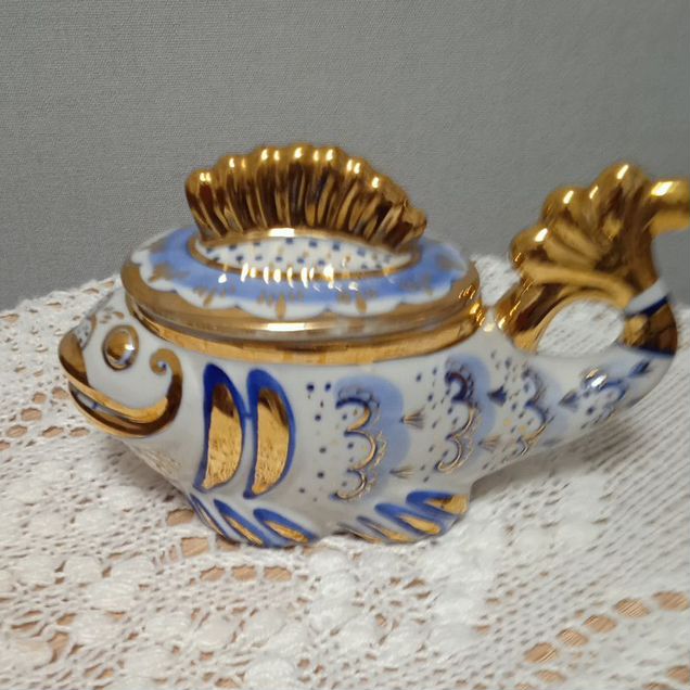 Икорница, фарфоровая,хороший подарок