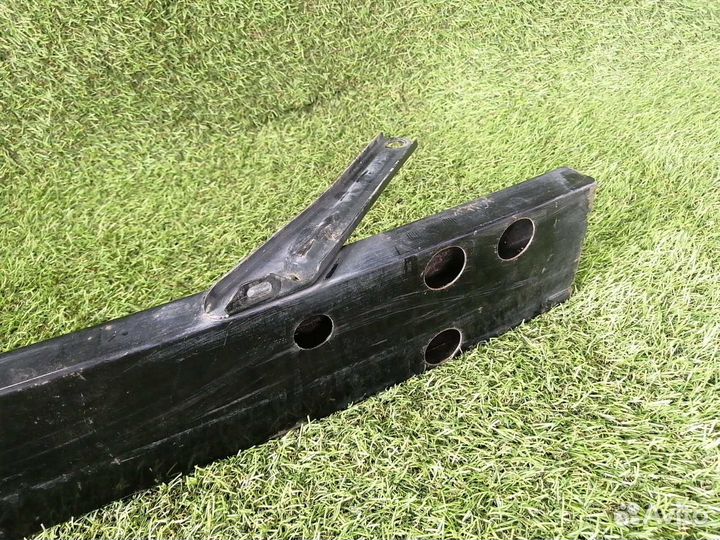 Усилитель бампера передний Toyota Wish универсал