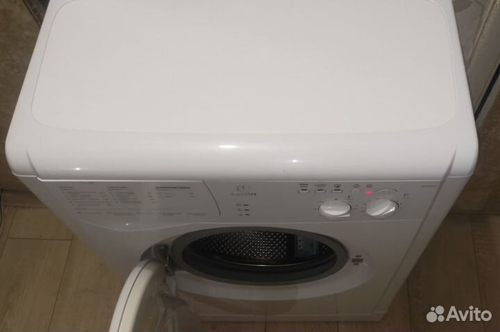 Стиральная машина Indesit wiun 102 с гар 3 мес