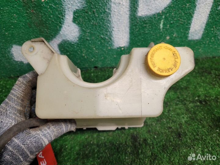 Бачок расширительный на Nissan Teana J32