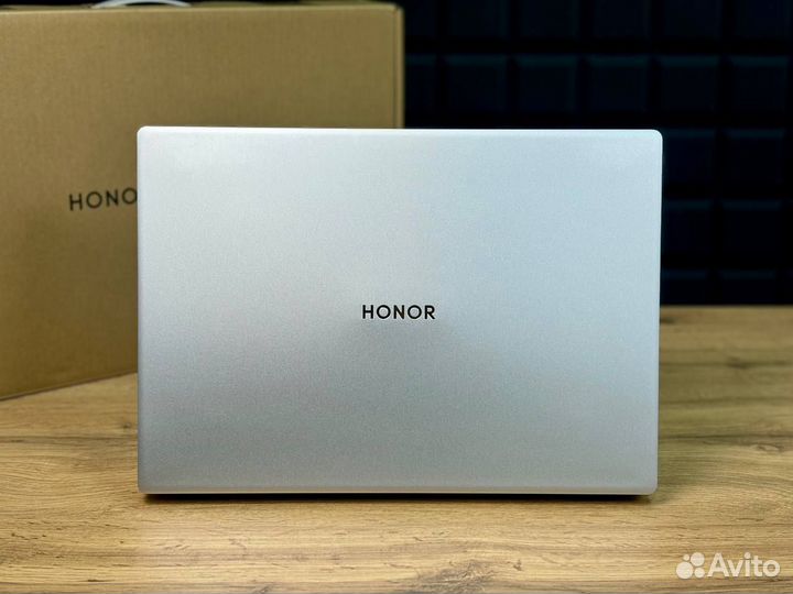 Honor MagicBook X16 Pro 2024 R7-8845HS 32/1Tb