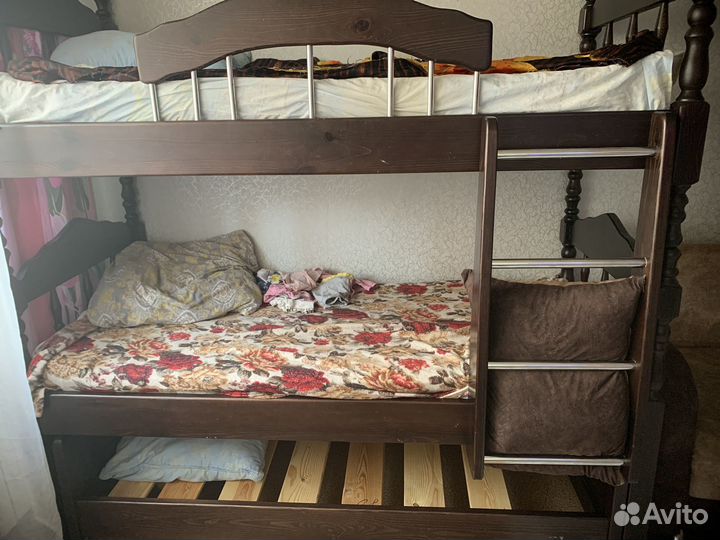 Кровать двухьярусная трехярустна