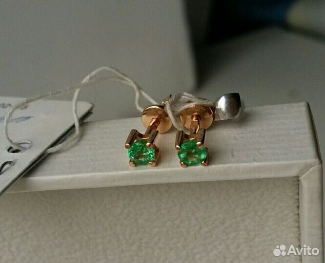 Серьги золотые с изумрудом