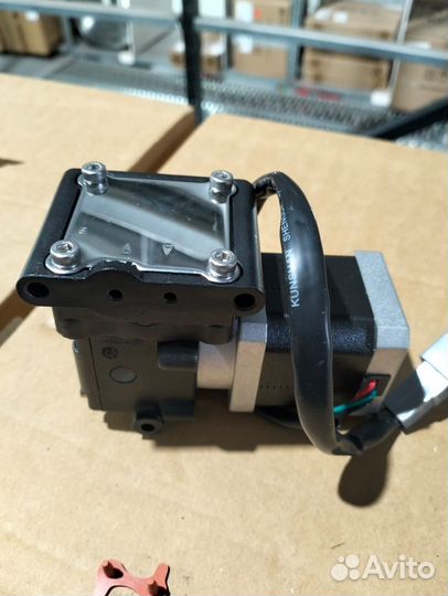 Насос мочевины howo(T5G8X4,T5G6X4) WG1034130181004