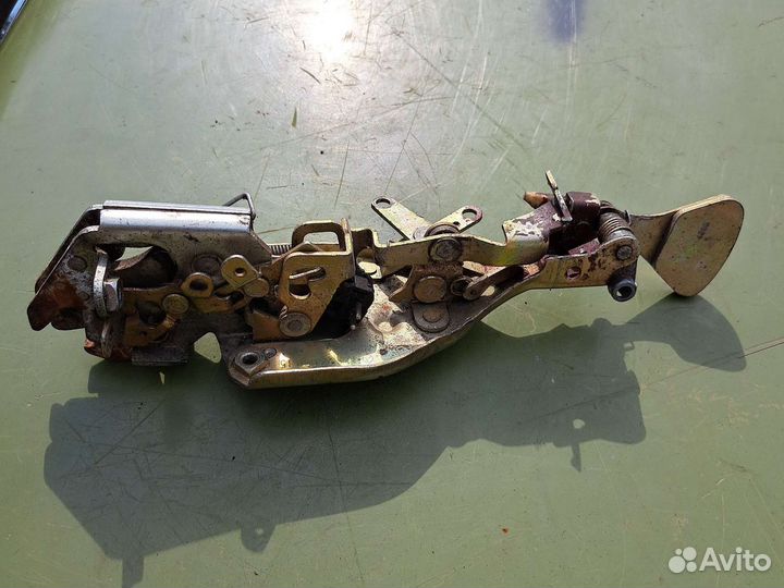 Замок багажника на Мерседес S123 универсал