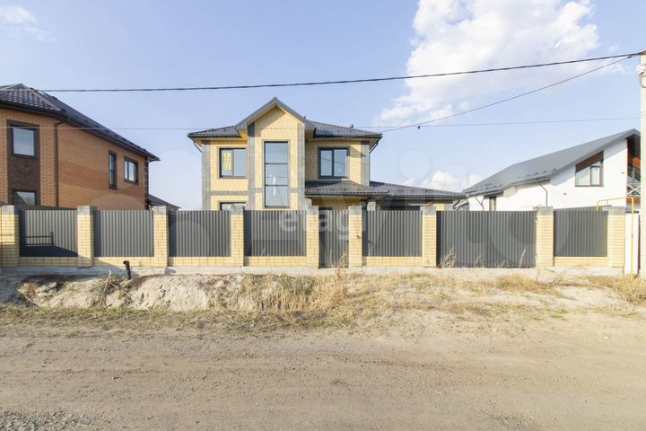 Дом 220 м² на участке 8,6 сот.