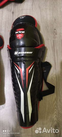 Хоккейные наколенники и панцирь