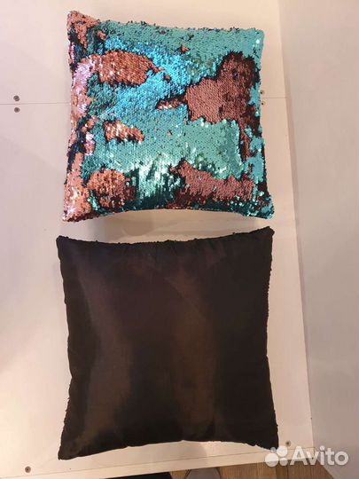 Две подушки с живыми пайетками