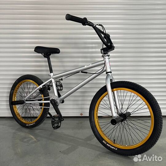 Трюковой велосипед BMX