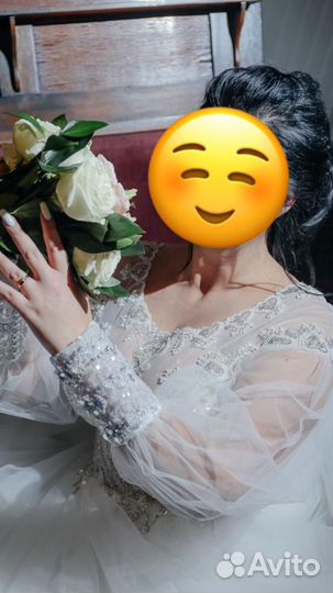 Свадебное платье со шлейфом