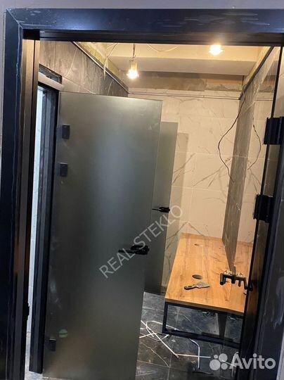 Стеклянные двери на заказ