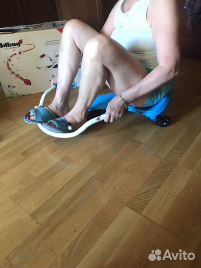 Самокат упавляеться движением рук и телом 3-12 лет