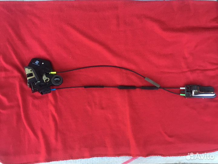 Toyota Avensis T250 Замок двери задний левый