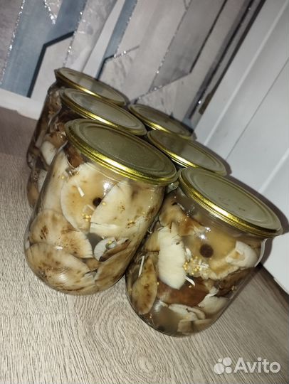 Грибы маринованные