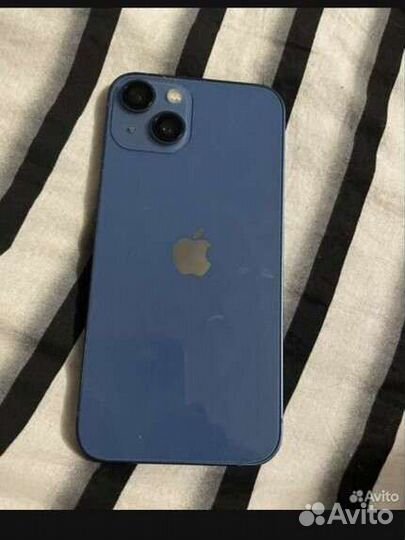 Телефон iPhone 13