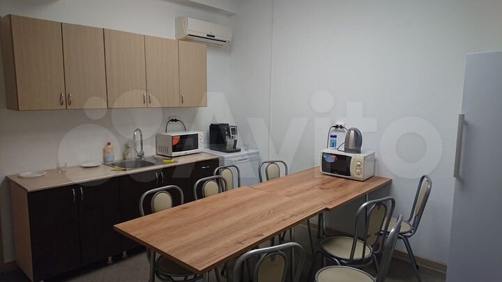 Офис с арендатором, 262 м²