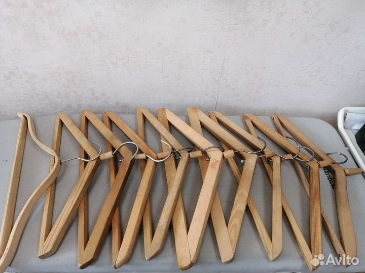 Вешалки-плечики б/у